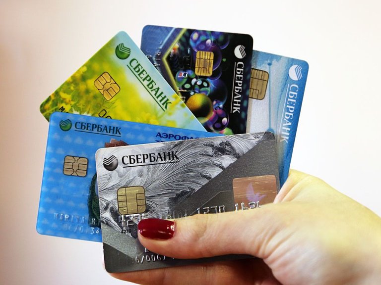 شروط الحصول على بطاقة الشباب Sberbank: الخصم والائتمان